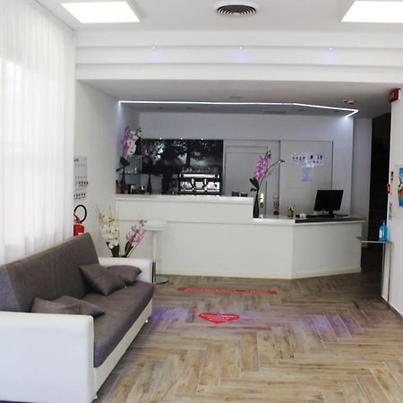 Hotel Luna リミニ エクステリア 写真