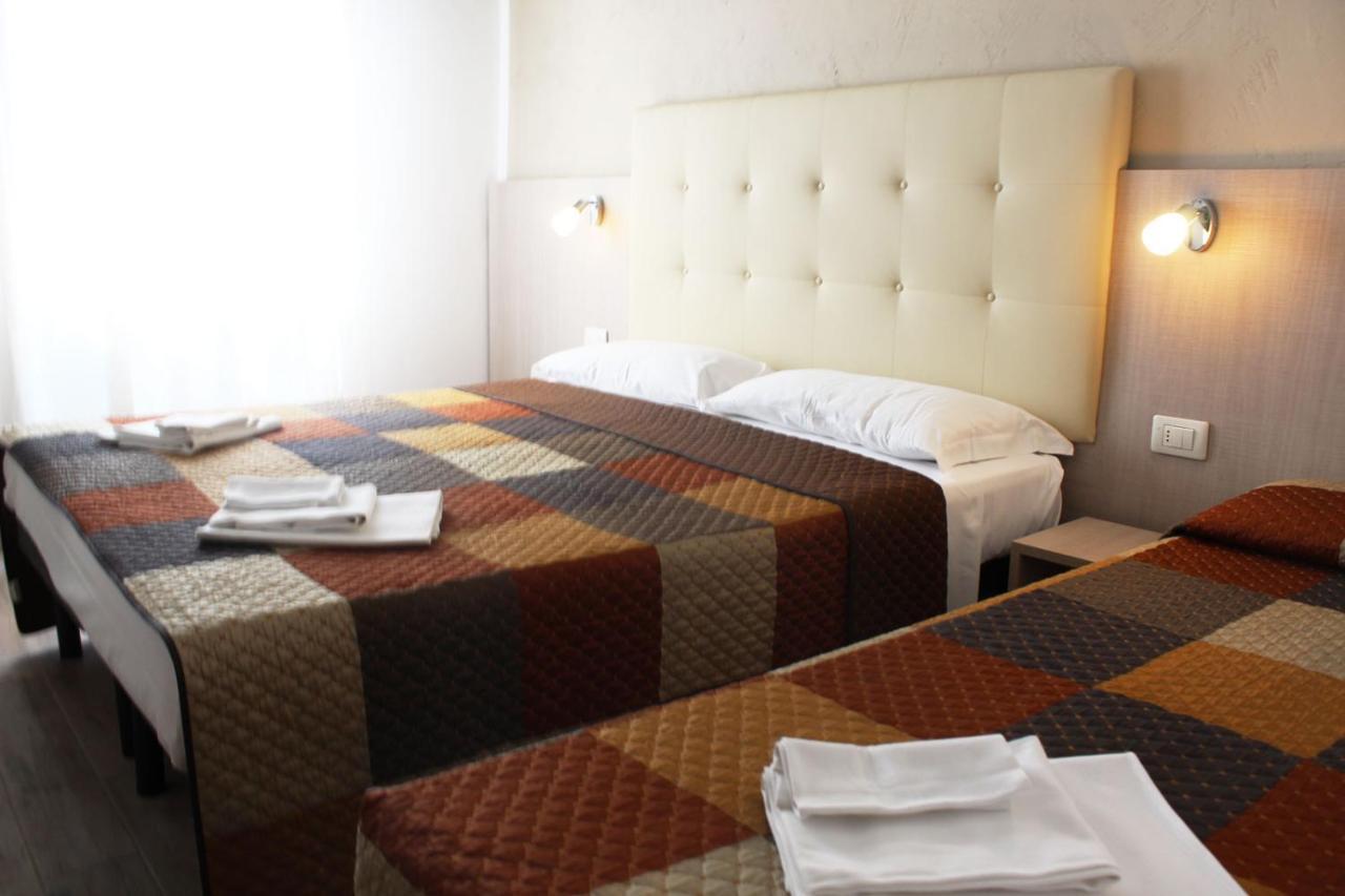 Hotel Luna リミニ エクステリア 写真