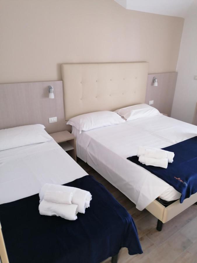 Hotel Luna リミニ エクステリア 写真